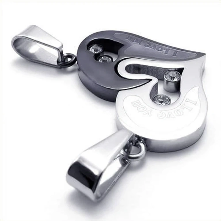 Μενταγιόν καρδιά σε ασημί και μαύρο χρώμα για ζευγάρια