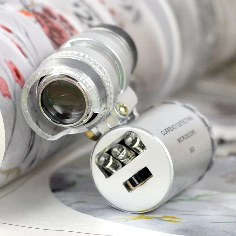 Φορητό μικροσκόπιο με LED και υπεριώδες φως Συμπαγές φορητό μικροσκόπιο με LED και UV φως για λεπτομερή επιθεώρηση