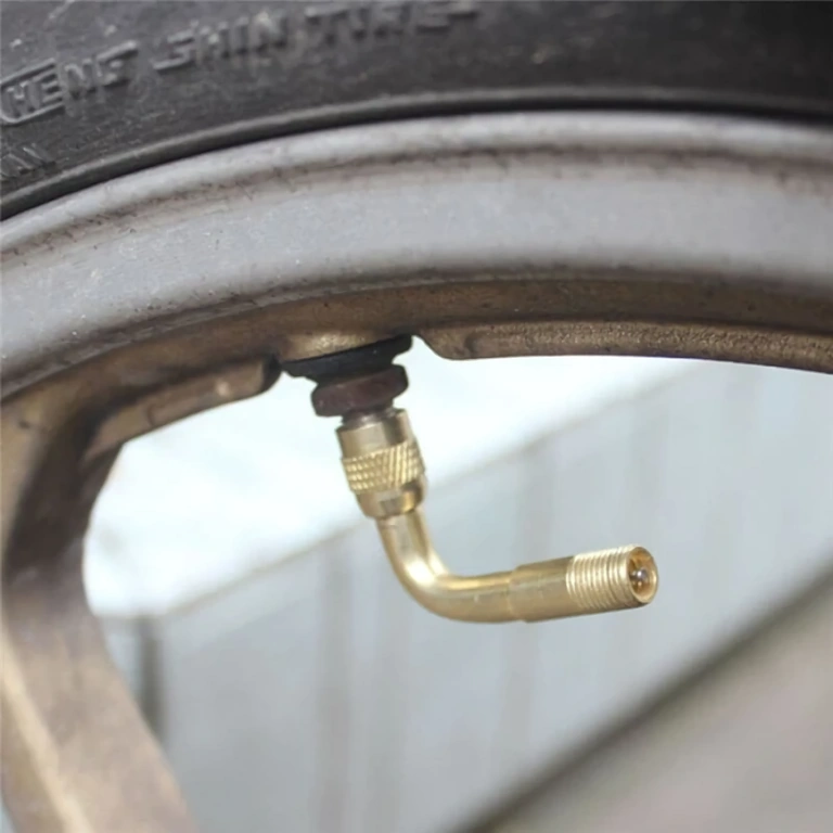 Επέκταση βαλβίδας 90° για έλεγχο πίεσης Γωνιακός προεκτάτης για εύκολο φούσκωμα τροχών