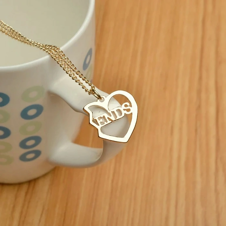 Σετ χρυσά κολιέ Best Friends Forever Τρία χρυσά κολιέ για καλοί φίλοι – κρεμαστά καρδιά