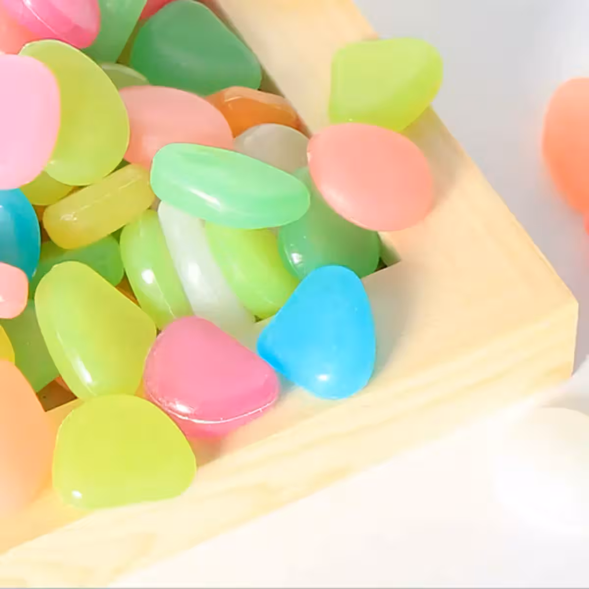 Φωσφοριζόμενες πέτρες ιδανικές για ρομαντική και χαλαρωτική διακόσμηση