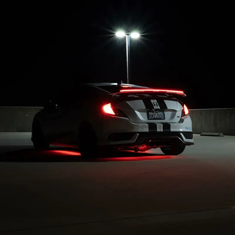 Spoiler με LED φως για φρένο τοποθετημένο στο πορτμπαγκάζ