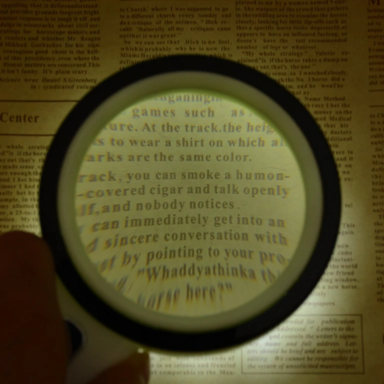 Μεγεθυντικός φακός με LED φωτισμό και ακριβή μεγέθυνση για λεπτομέρειες