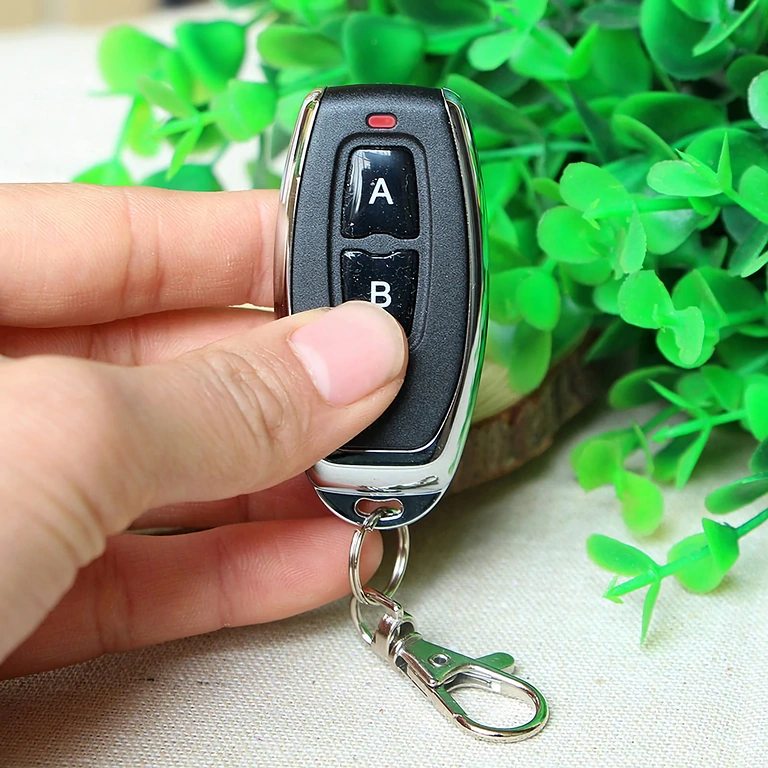 Συμπαγές μοντέλο με 2 κουμπιά, λειτουργεί στα 433MHz, κωδικός εκμάθησης 1527