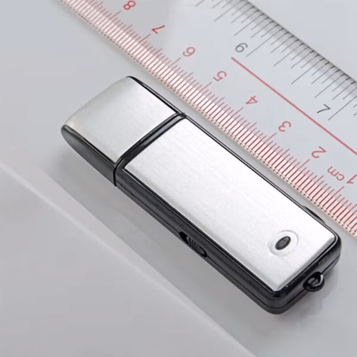 Διακριτικό USB stick με αόρατο LED δείκτη για ηχογραφήσεις