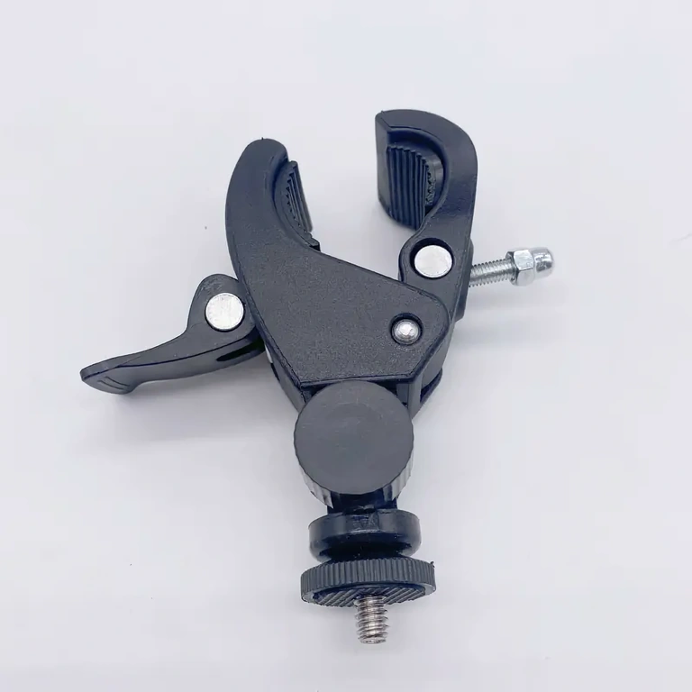 Ασφαλής στερέωση κάμερας στο τιμόνι για δυναμικές περιπέτειες