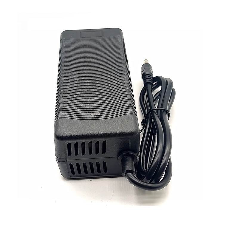 Φορτιστής υψηλής απόδοσης Φορτιστής 36V–42V 3A, υψηλή απόδοση και χαμηλή κατανάλωση ενέργειας