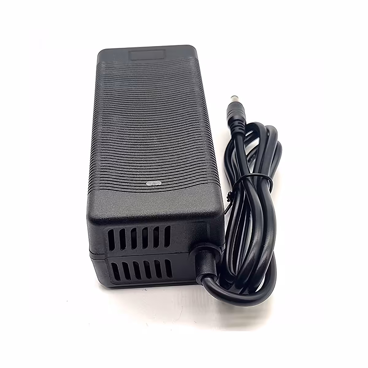 Φορτιστής 36V–42V 3A, υψηλή απόδοση και χαμηλή κατανάλωση ενέργειας