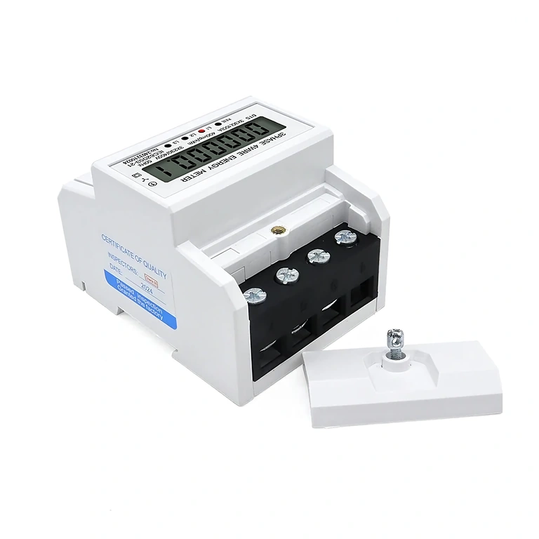 Montage du compteur digital triphasé sur rail DIN dans un panneau électrique