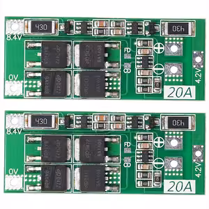 Vue de face ensemble de 2 modules BMS 2S 20A 7,4V avec équilibrage, présentés ensemble
