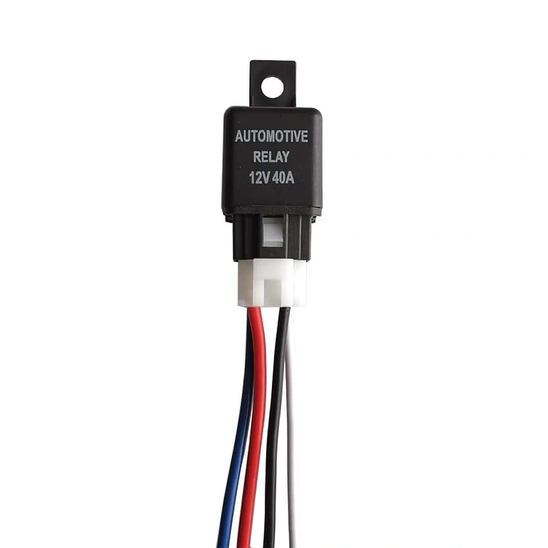 Relais auto 12V 4 pins 40A avec socle – vue de face claire