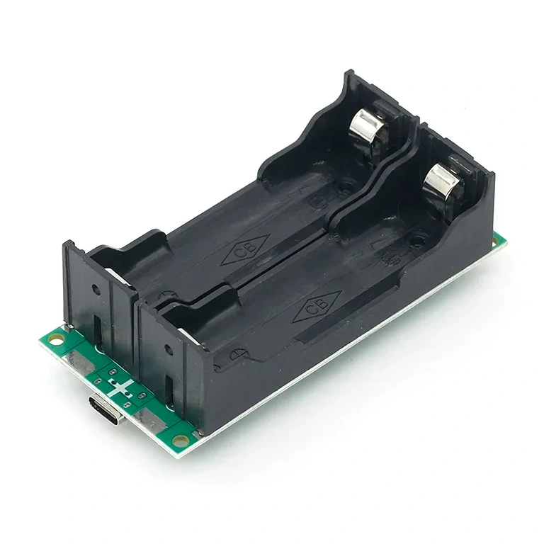 Module UPS Mini 5V/12V installé dans circuit électronique, montrant connexions et fonctionnement réel
